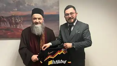 Din Adamı Uçakta Rahatsızlandı, Hastaneye Kaldırıldı