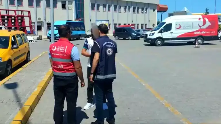 32 Kaçakçı, 572 Düzensiz Göçmen Yakalandı