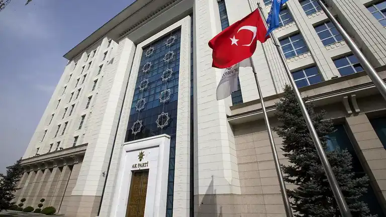 AK Parti'den Özgür Özel'e Sert Tepki